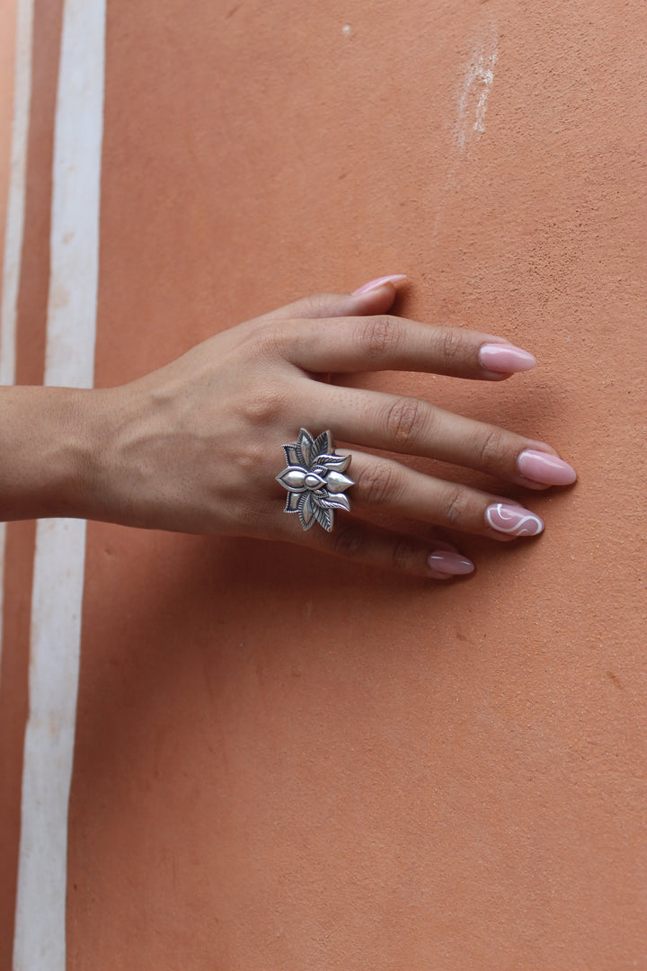 SILVER LOTUS OXIDIZED RING