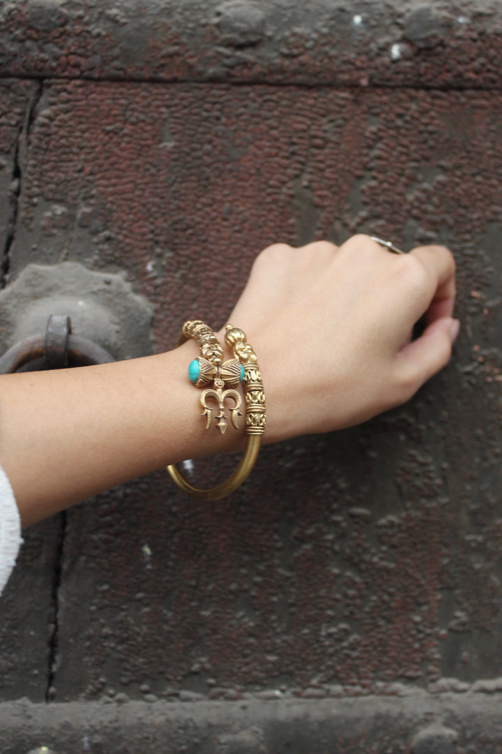 silver trishul bangle