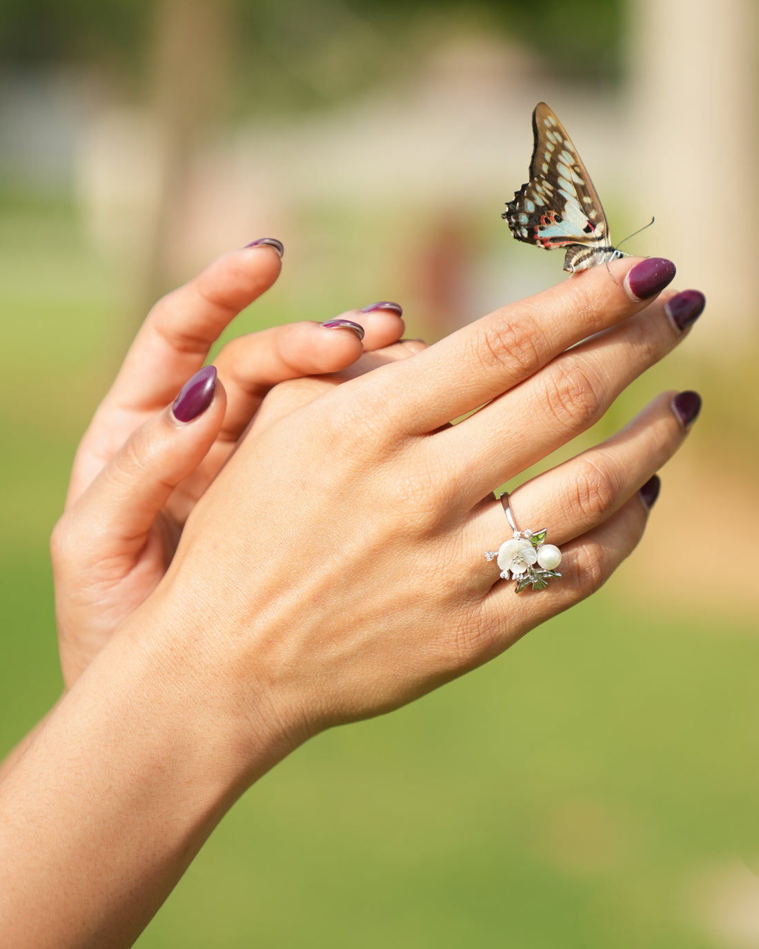 Aesthetic Floral Silver Pendant Set ( Pendant, Studs& Ring) with Mother of Pearl