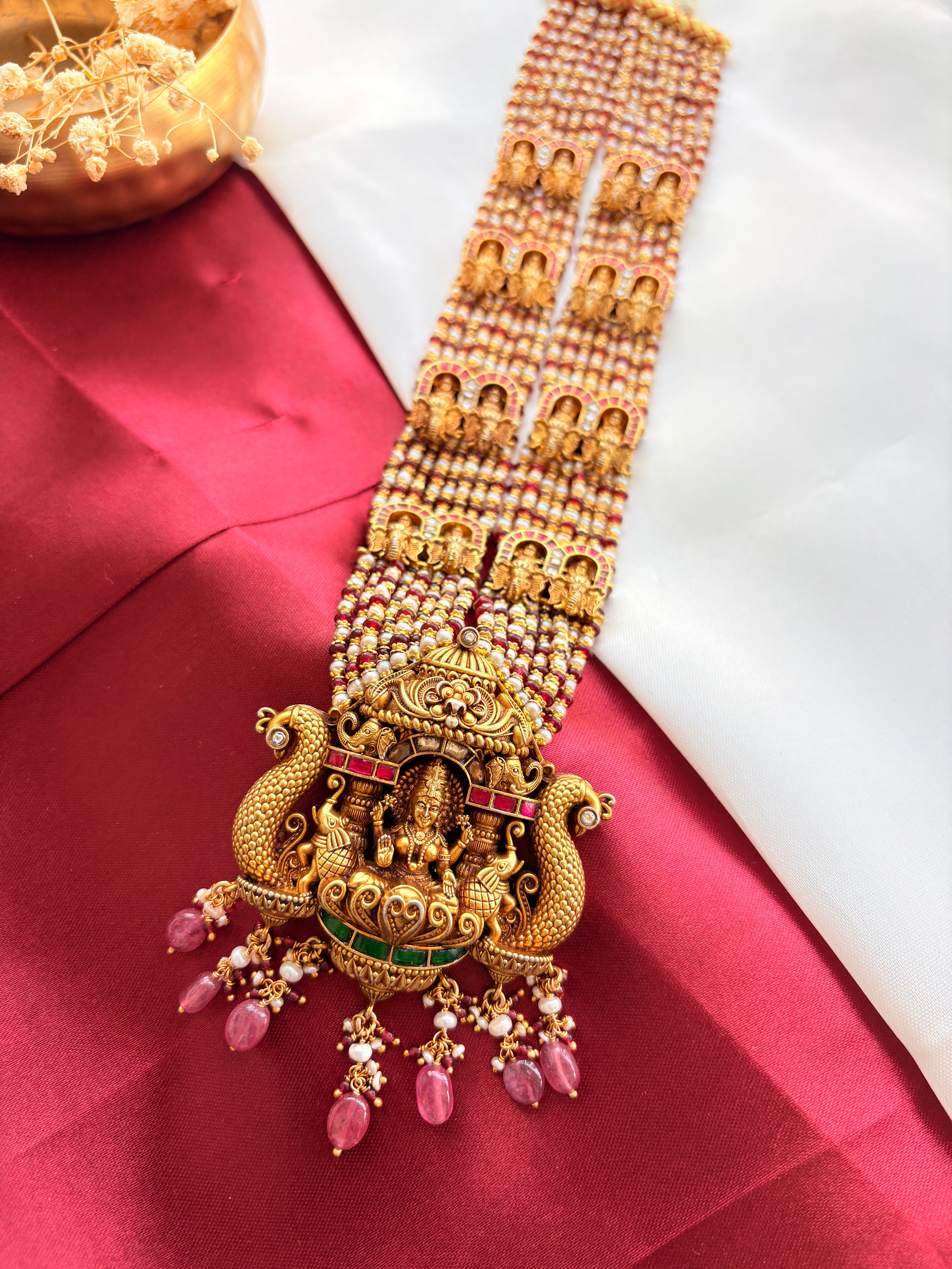 Temple Nakashi Long Haar – Red Beaded Laskshmi Devi Necklace