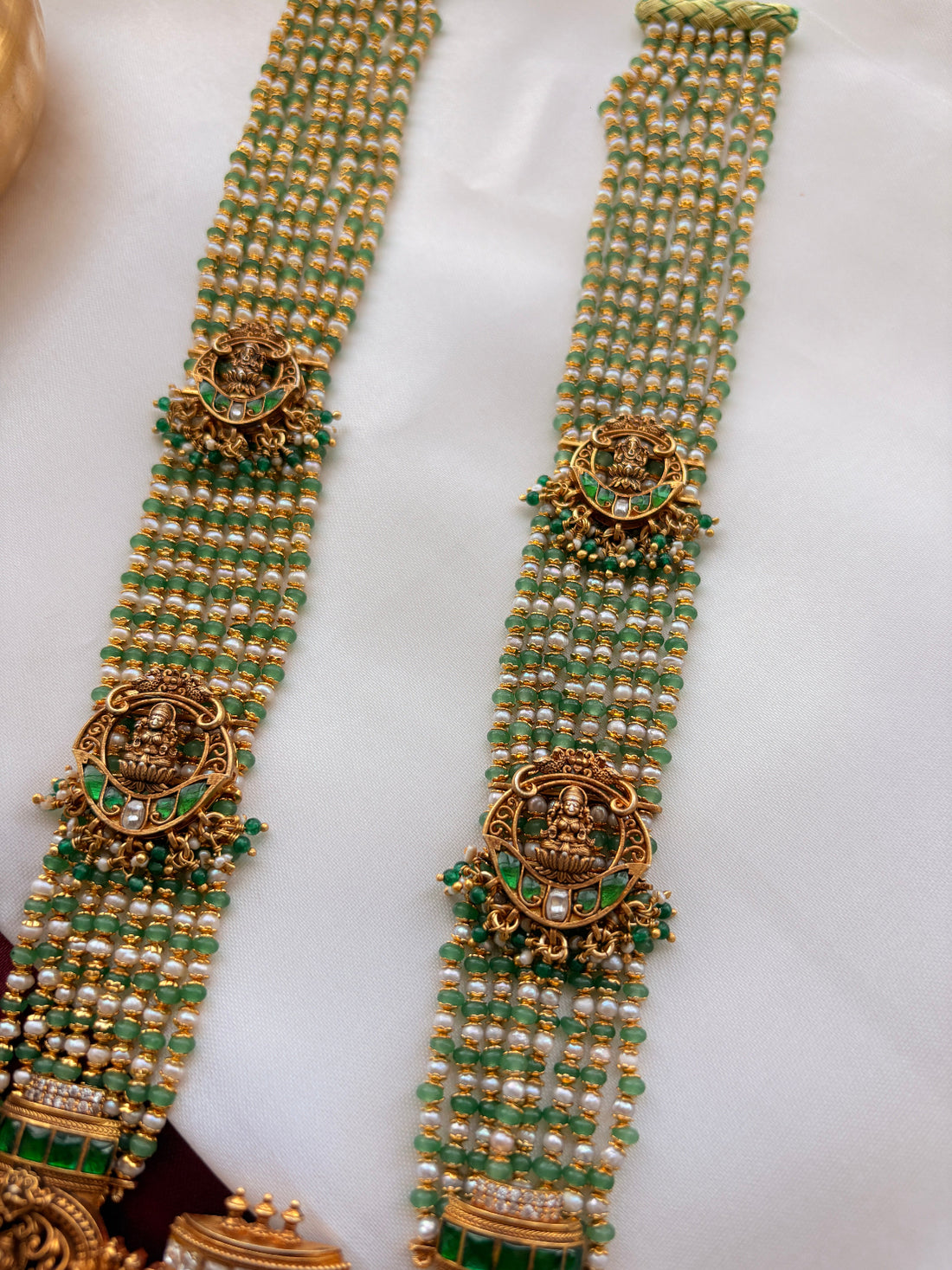 Temple Nakashi Long Haar – Green Beaded Ganesha & Lakshmi Necklace