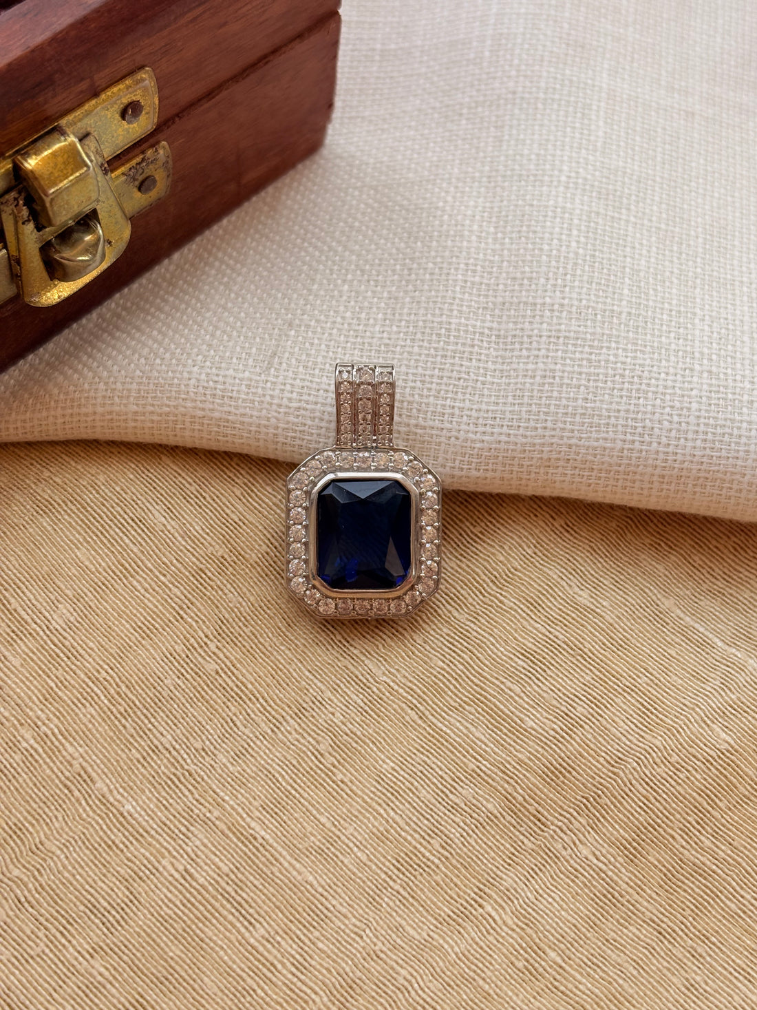 Silver Minimalist Gigantic Blue Pendant (Without Chain)
