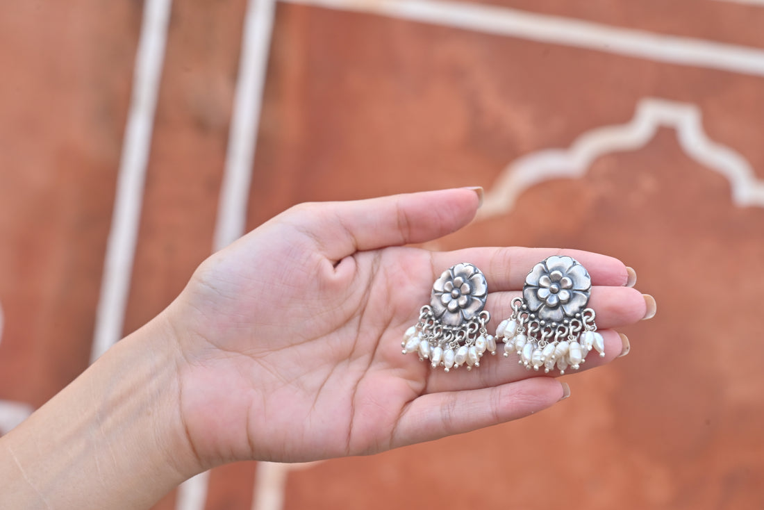 Silver Pearl Flower Earrings&nbsp;