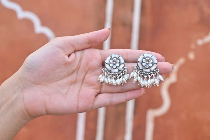 Silver Pearl Flower Earrings&nbsp;