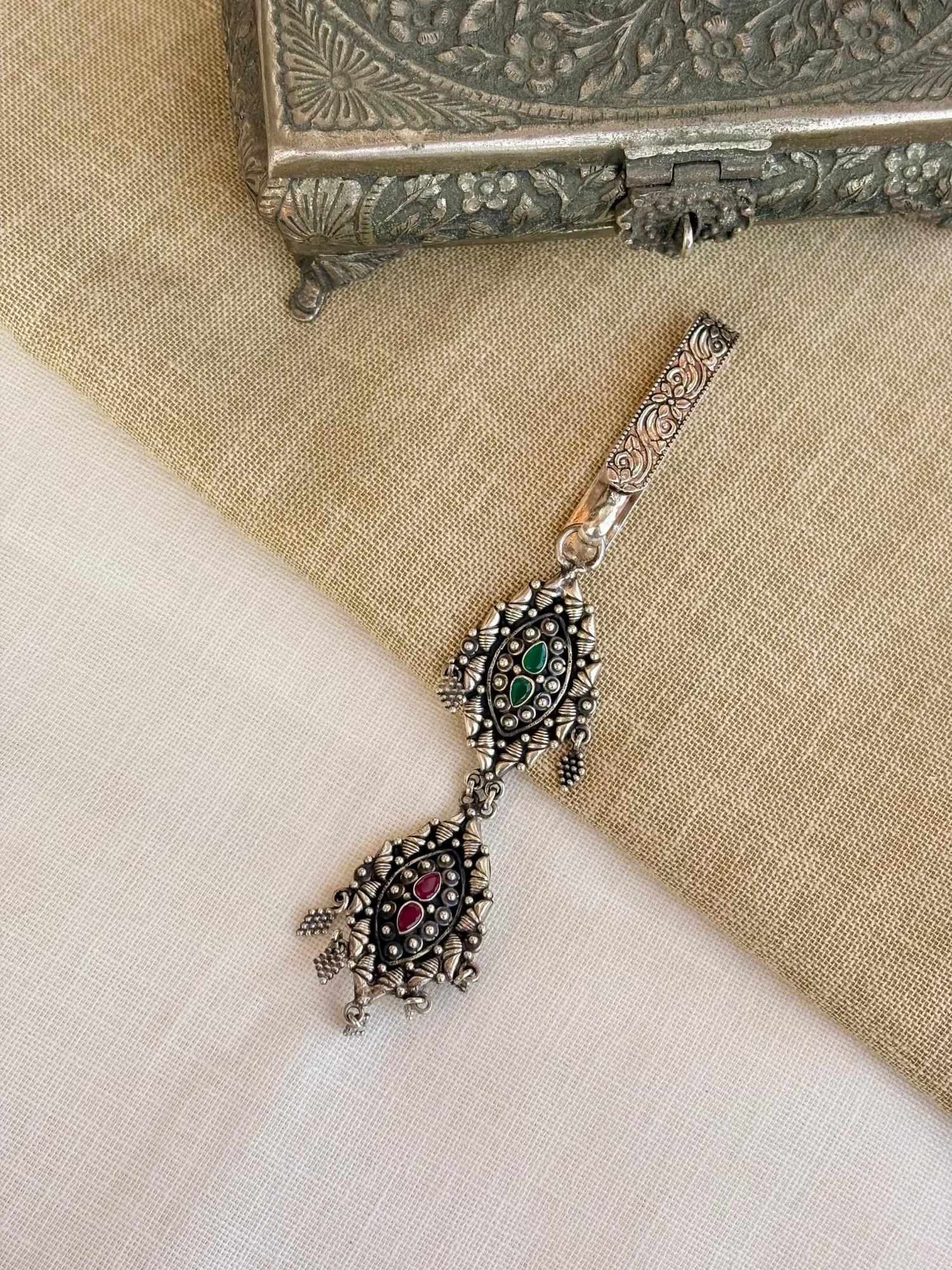 Silver Oxidised Green-Pink Key Ring