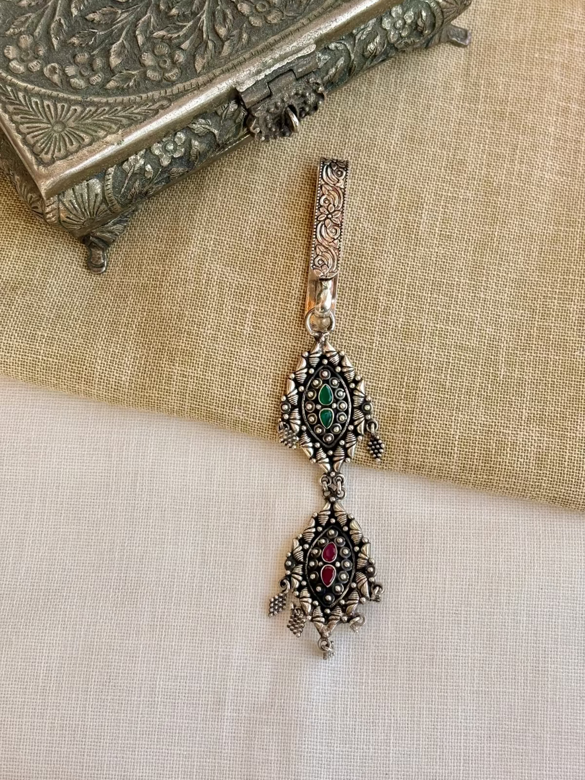 Silver Oxidised Green-Pink Key Ring