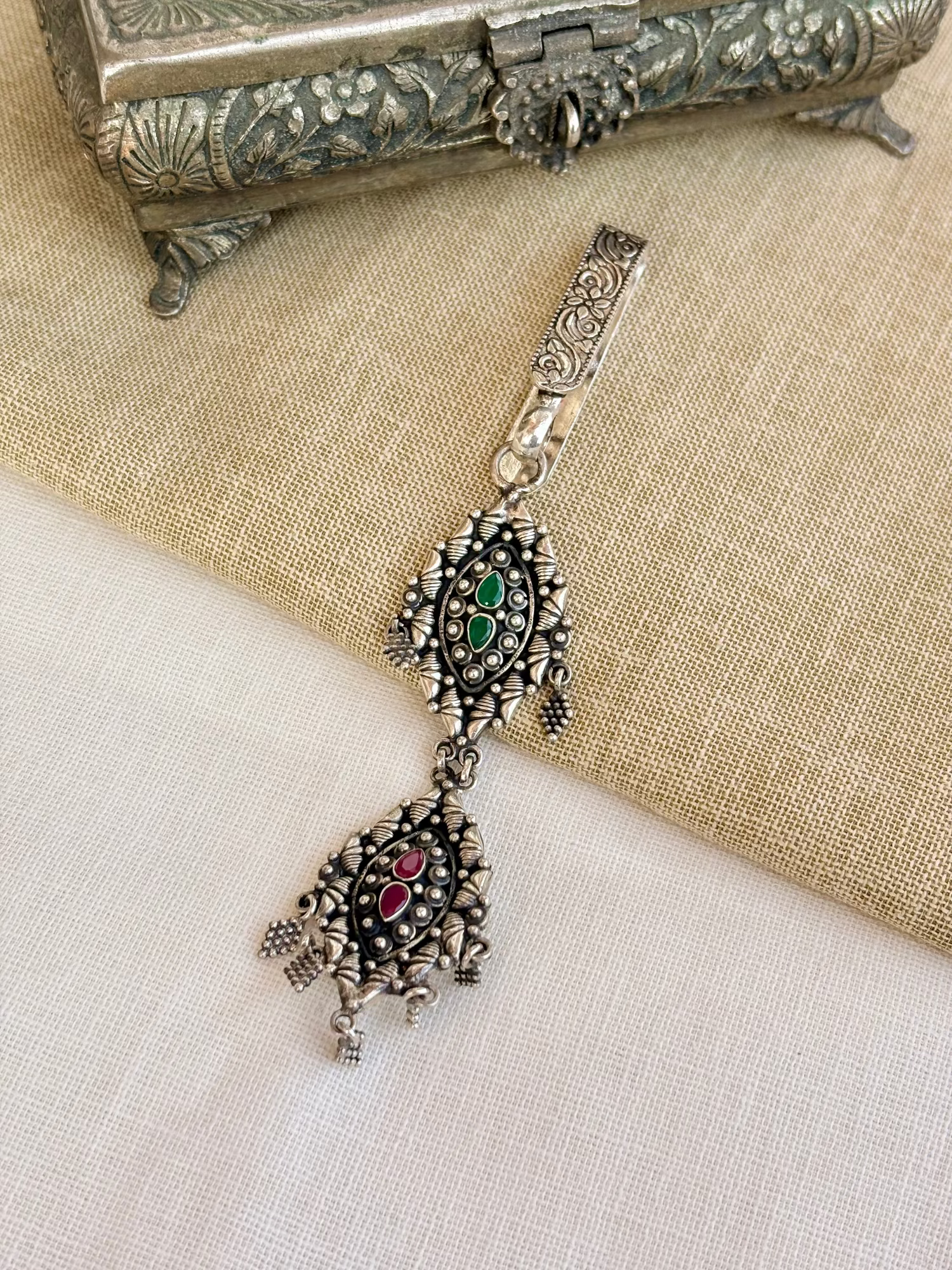 Silver Oxidised Green-Pink Key Ring