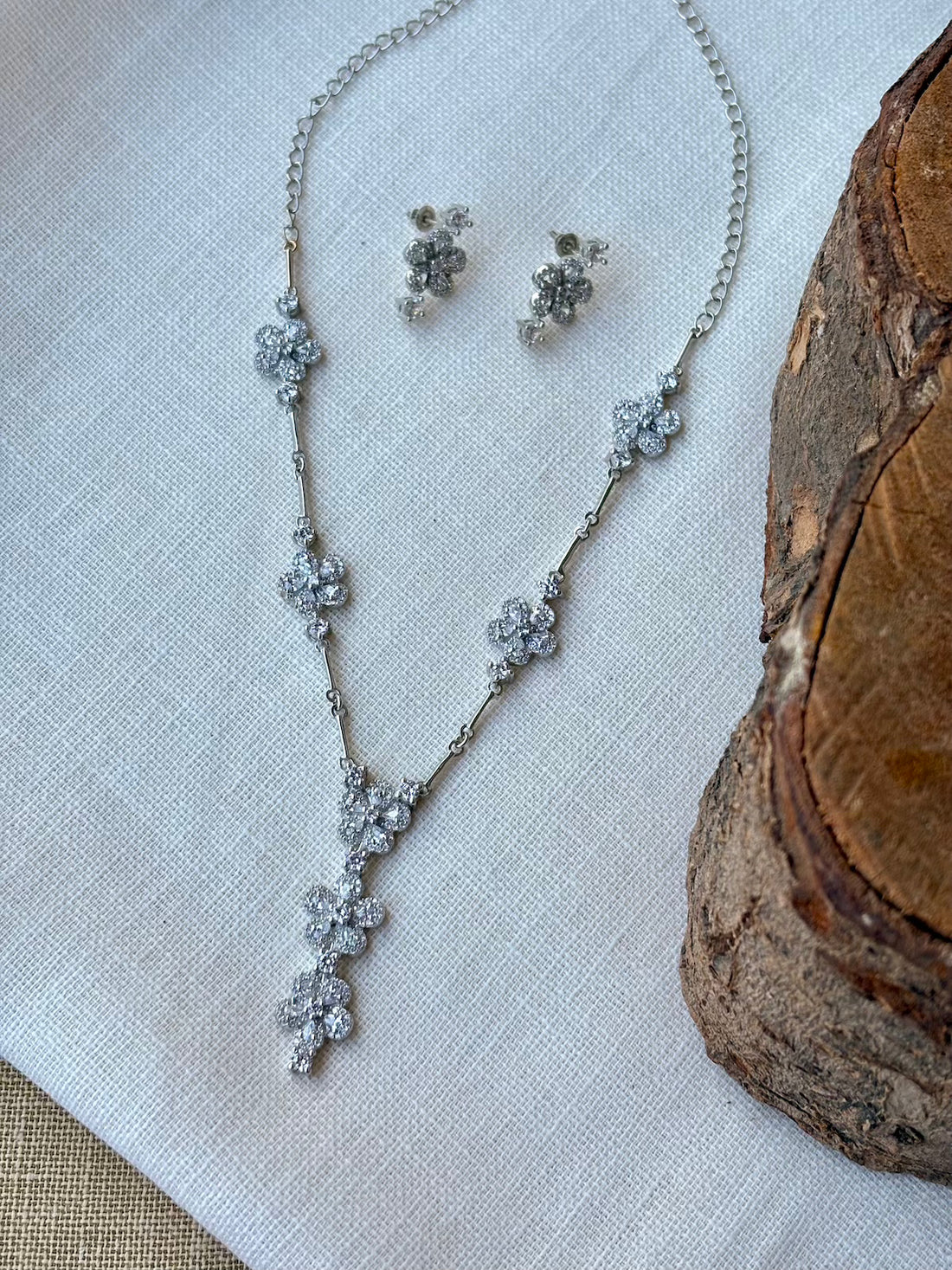 Silver CZ White Stone Flower Necklace Set (With Chain)
