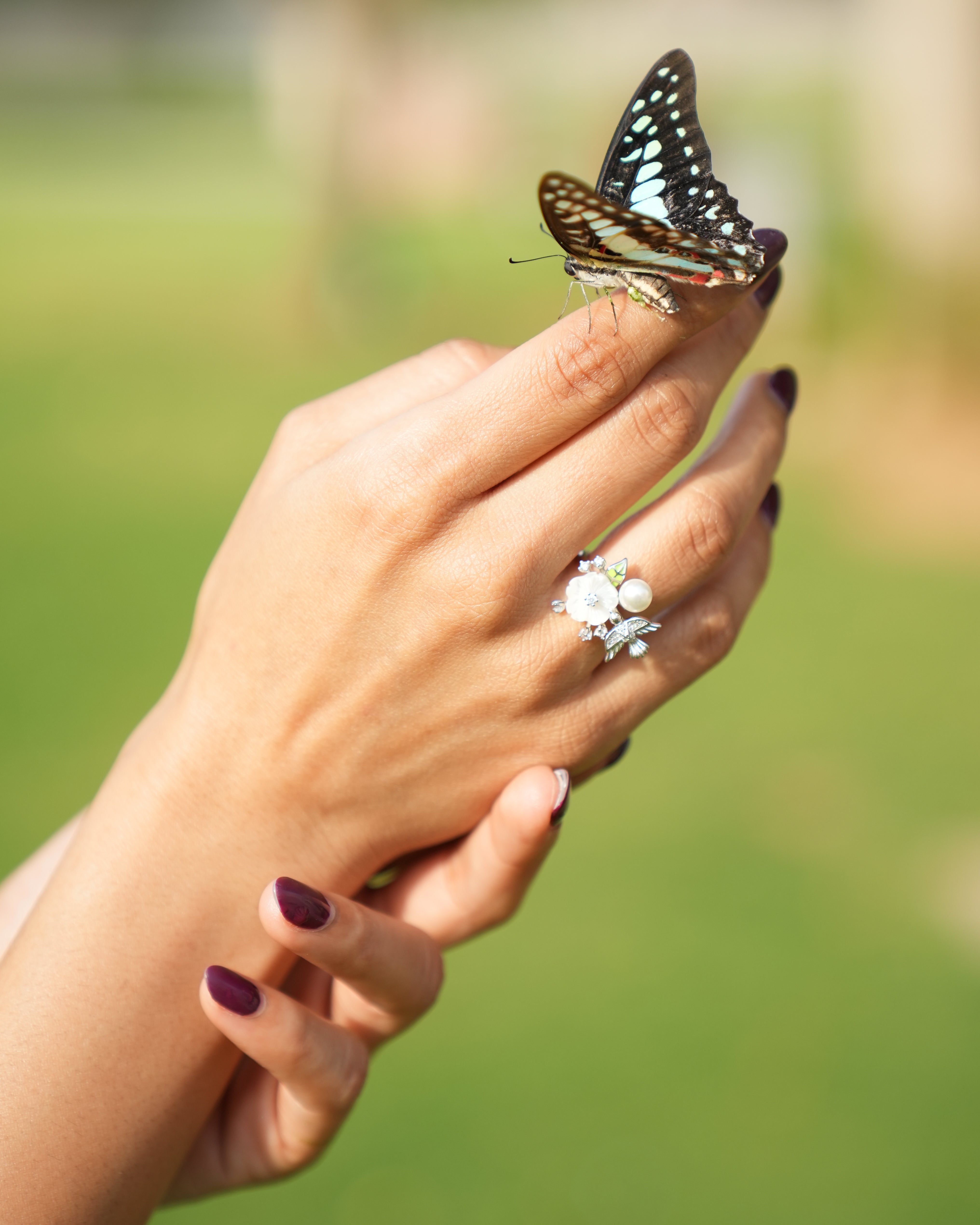 Aesthetic Floral Silver Pendant Set ( Pendant, Studs& Ring) with Mother of Pearl