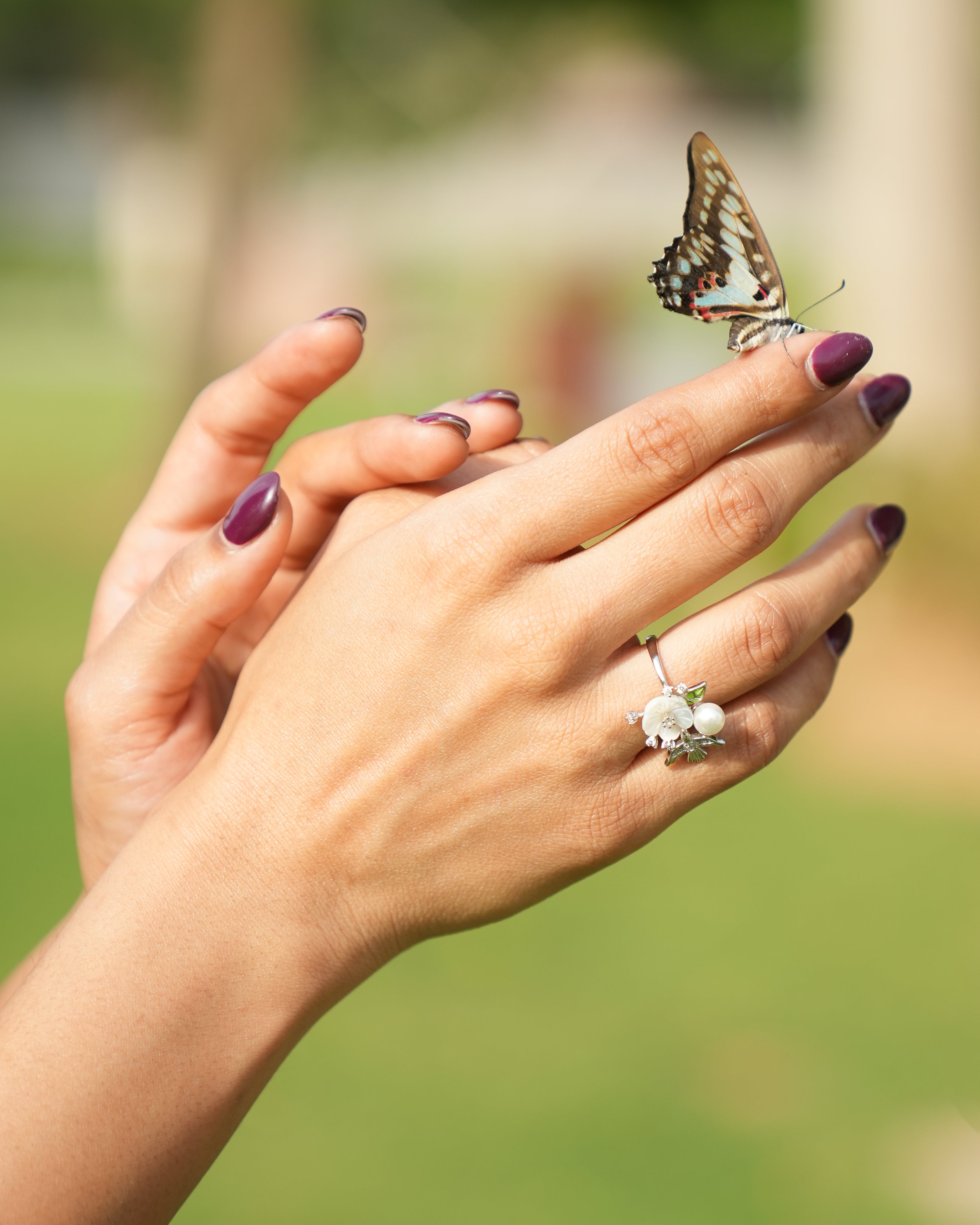 Aesthetic Floral Silver Pendant Set ( Pendant, Studs& Ring) with Mother of Pearl