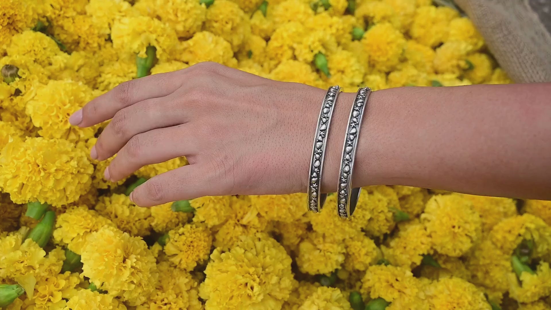 Silver SeaShell Bangle